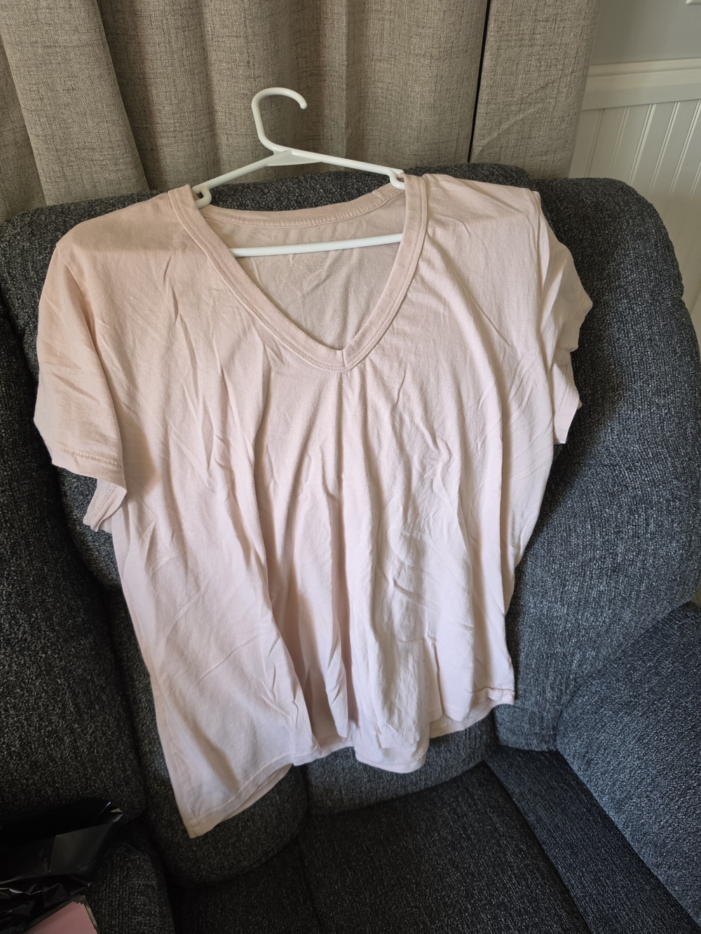Universal Thread Pale Pink V-Neck Short Sleeve Tee